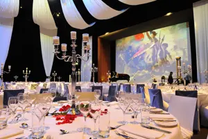 © Heli Luger festlich dekorierte Tische bei einem Galaabend auf der Hauptbühne im Festspielhaus Bregenz © Heli Luger