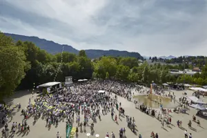 Menschenmenge auf dem Platz der Wiener Symphoniker vor dem Festspielhaus Bregenz © Anja Koehler