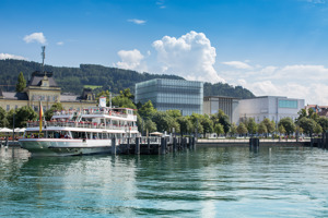 Der Bregenzer Hafen vor dem Kunsthaus Bregenz, dem Landestheater und dem Landesmuseum