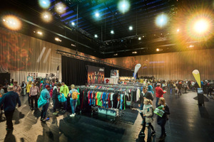 Messe-Besucher:innen auf der gutbesuchten Werkstattbühne im Festspielhauses Bregenz