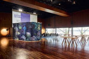 Seestudio im Festspielhaus Bregenz mit künstlerisch gestaltetem Raumteiler