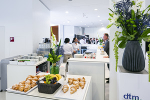 Kaffeepause Ausgabetresen im Foyer des Festspielhauses Bregenz